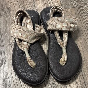 Sanuk Women's Sandals with Patterned Tan and Brown Straps